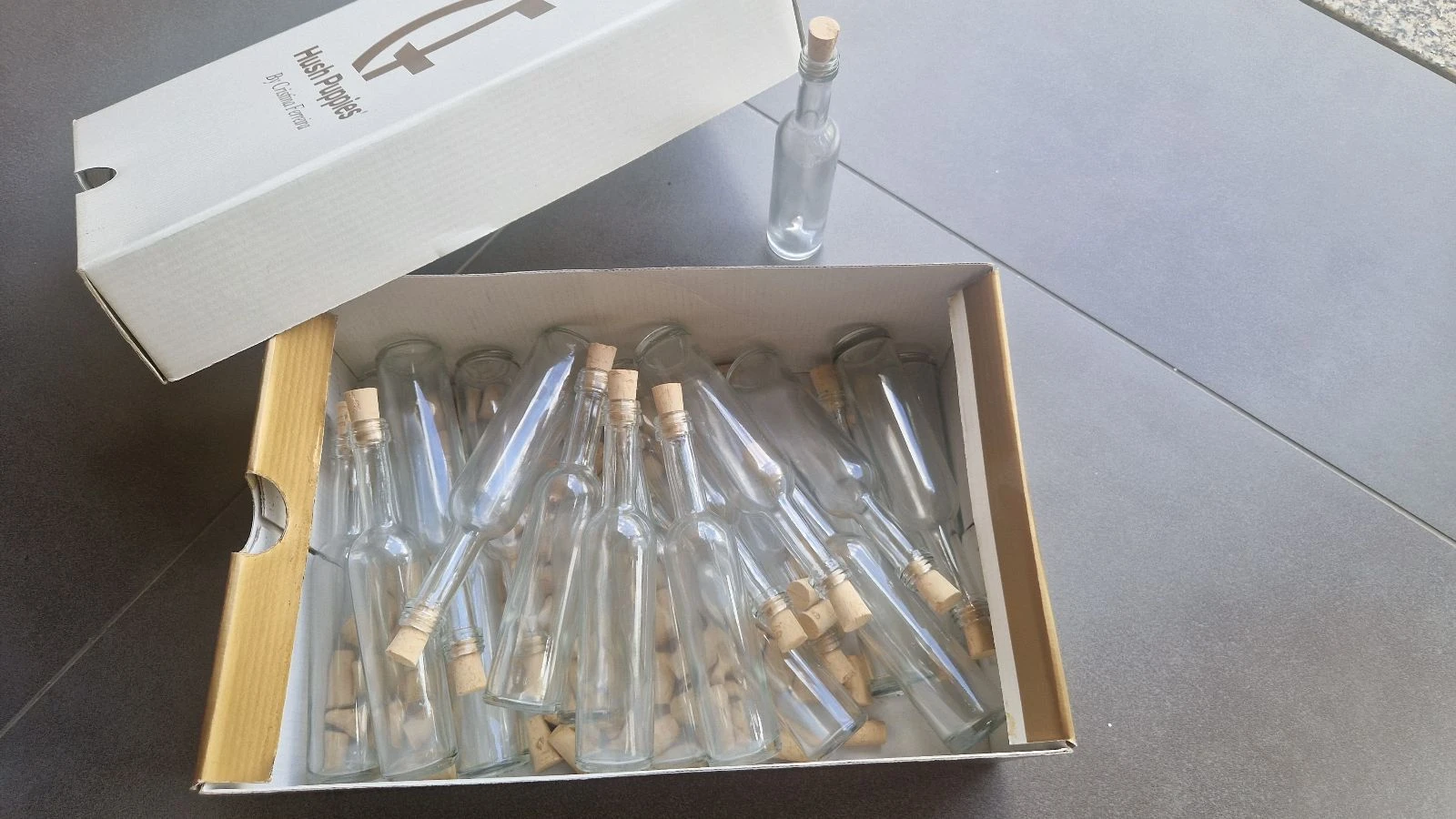 Lote de 21 Mini Garrafas de Vidro com Rolha